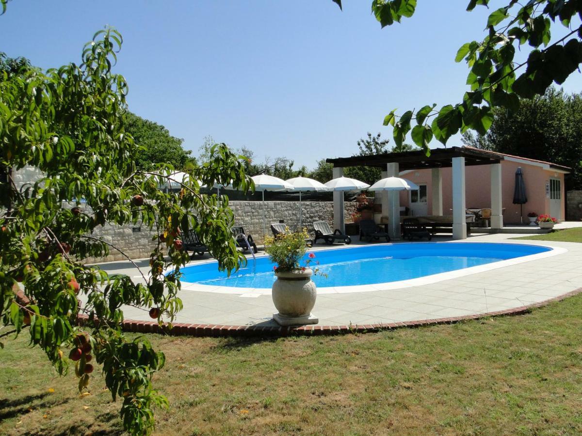 Apartments Villa Maran 우마그 외부 사진
