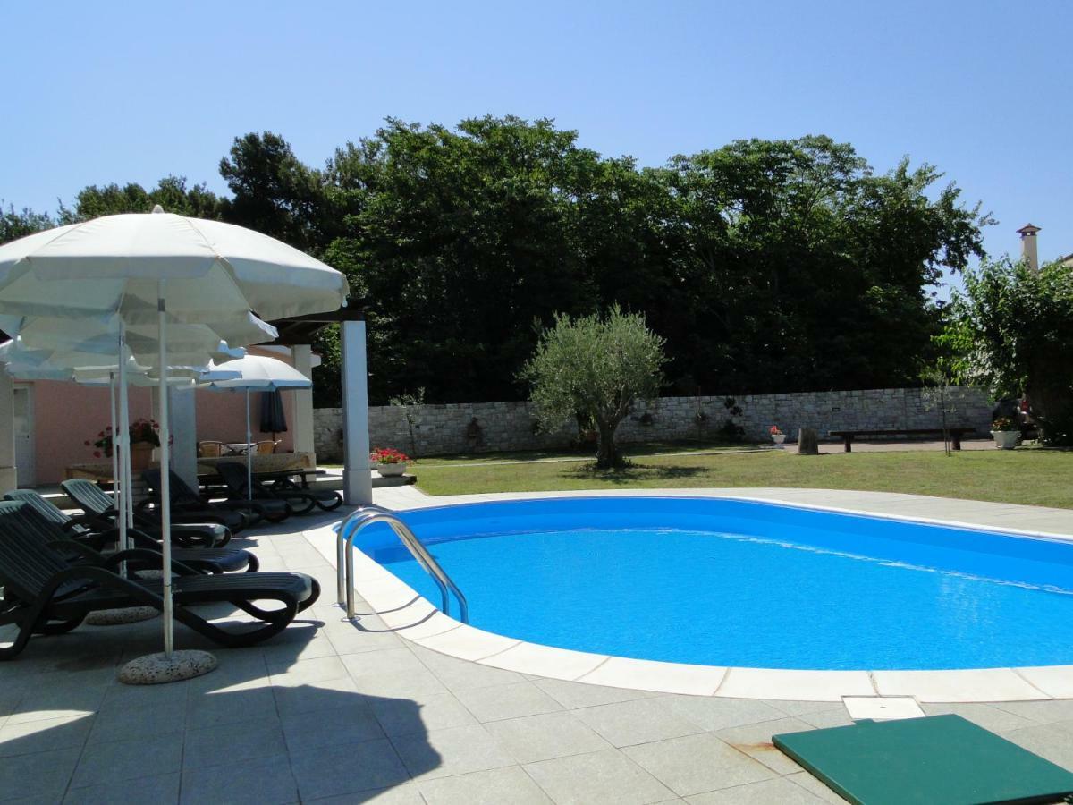 Apartments Villa Maran 우마그 외부 사진