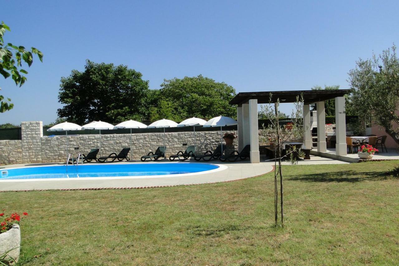 Apartments Villa Maran 우마그 외부 사진