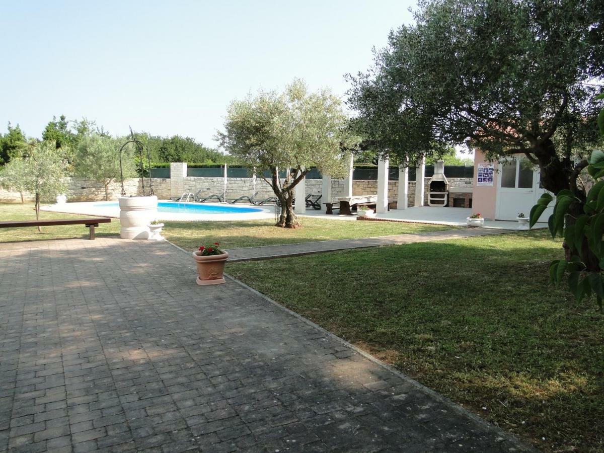 Apartments Villa Maran 우마그 외부 사진