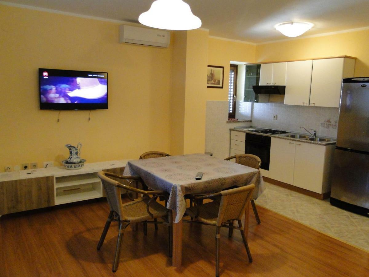 Apartments Villa Maran 우마그 외부 사진